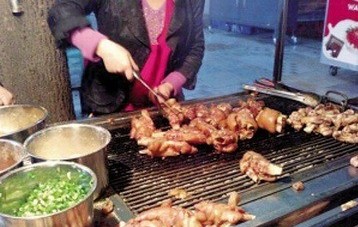 【案例】大學生“豬蹄哥”從地攤起步，一年賣出30萬只豬|餐飲界