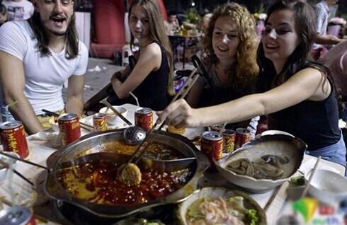 火鍋當選國民美食，“她經(jīng)濟”成重頭戲