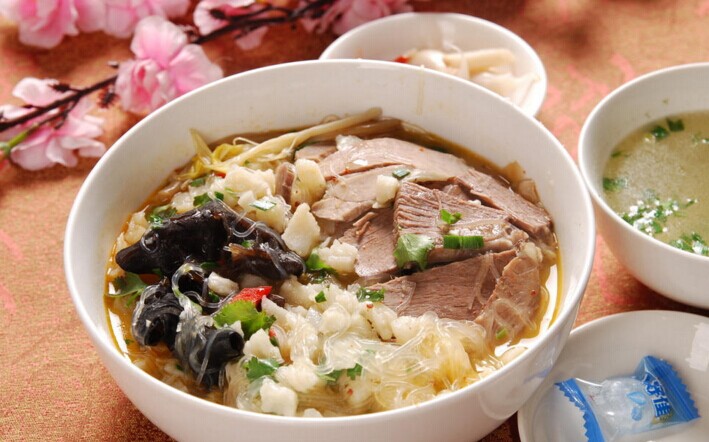 特色美食被“標(biāo)準(zhǔn)化”背后的思考：同質(zhì)化問題怎么破？|餐飲界