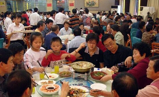 中國(guó)餐飲年收入突破3萬億元  外賣市場(chǎng)競(jìng)爭(zhēng)加劇|餐飲界