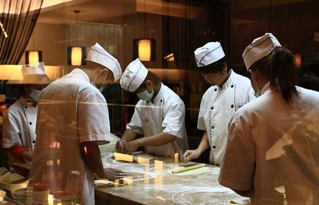 外賣平臺掀起直播后廚新潮流，消費(fèi)者深表期待