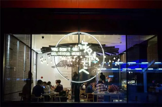 外婆家旗下“你別走”制全蝦宴，吳國(guó)平還想做什么？|餐飲界