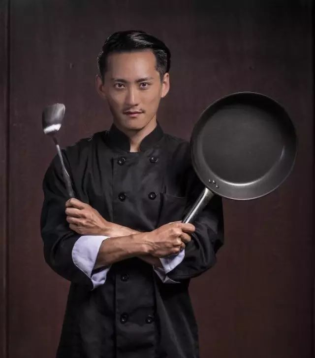 明明可以靠臉吃飯，卻做了豬手外賣，月流水做到20