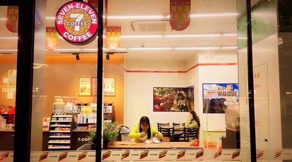 便利店紛紛跨界玩起餐飲，對餐飲企業(yè)是福還是禍？
