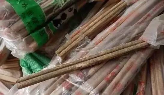 1毫克就能致癌！你在餐廳用的這種筷子，很可能滋生這種毒素！