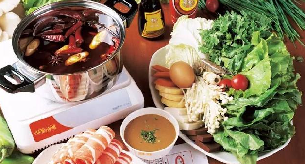呷哺進(jìn)軍火鍋調(diào)料，火鍋品牌入局調(diào)料市場(chǎng)漸成常態(tài)