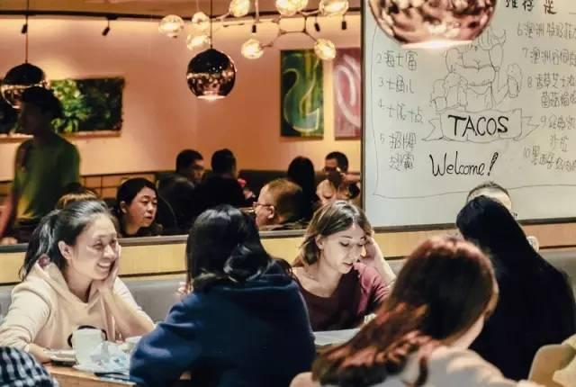 天吶！他開(kāi)了60多家店，竟然1道菜也不會(huì)做|餐飲界