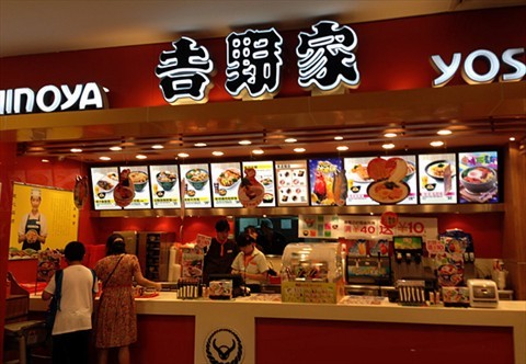 一碗牛肉飯賣了100多年，年?duì)I收79億！|餐飲界