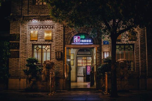 跨界做餐飲，單店日均流水43萬，已經(jīng)火爆了四年