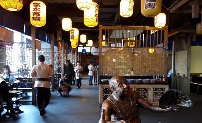 街邊店VS購物中心，火鍋品牌的玩法大不同!來看它們怎么做!