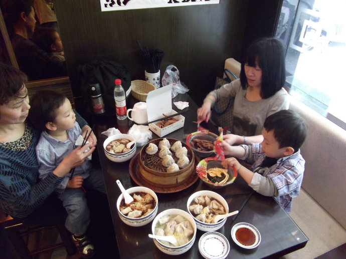 餛飩店20年都辦不下證，總理推動(dòng)“放管服”有望結(jié)束這種荒誕