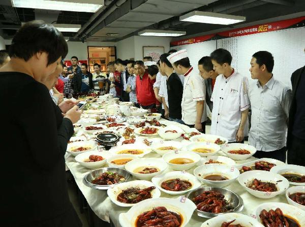 打造“白粉級”餐飲爆品，這個品類讓他一年瘋賣4個億
