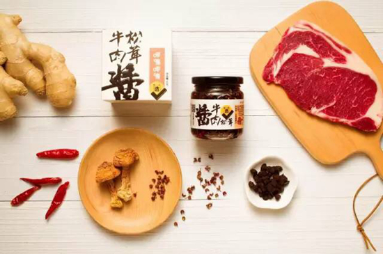 面對早已對手林立的調(diào)味品市場，呷哺呷哺為何現(xiàn)在才選擇進(jìn)入？|餐飲界