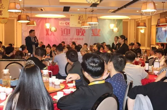 全國100位美食達人現(xiàn)場考察譚廚中山傳家菜，火爆朋友圈！