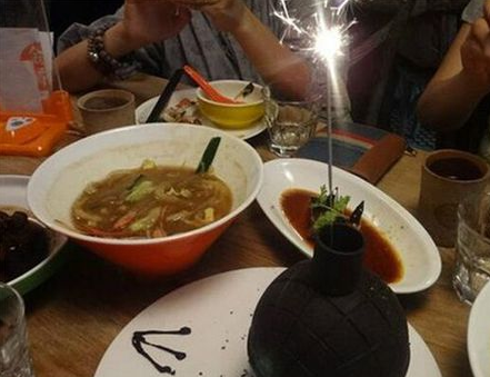 點(diǎn)了道餐廳特色“地雷菜” 誰知上桌真“炸”了，燙傷顧客