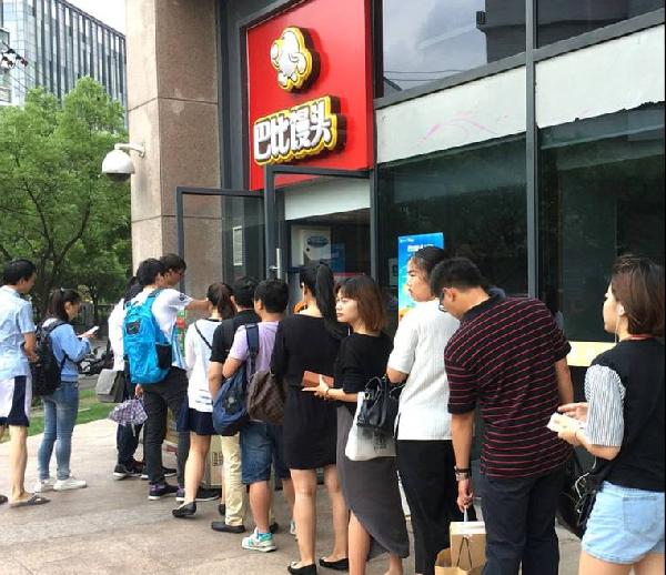 一個(gè)包子，年銷(xiāo)20億元，它才是上海灘火了14年的排隊(duì)王|餐飲界