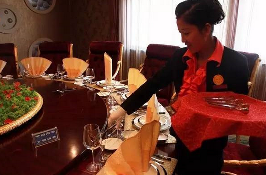 餐廳的老員工不服管，應該怎么辦？|餐飲界
