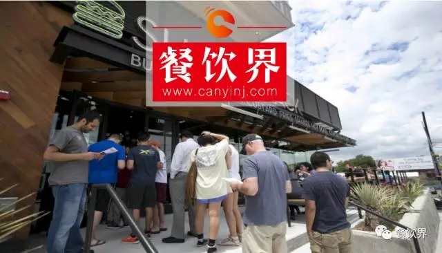 和麥當勞唱反調，要將漢堡包賣出格調，“Shake Shack”為啥能受到年輕人追捧？