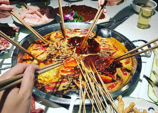 敢去紐約時代廣場秀肌肉，這個四川火鍋憑什么？