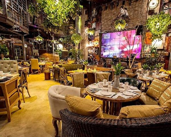 開便利店、書店、花店、家具店……餐飲老板開始跨界！