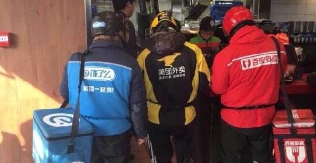 美團負面纏身成餓了么融資前奏曲：外賣大戰(zhàn)要終結(jié)？