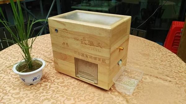 這家粥店竟然把碾米機搬上了餐桌！并成功吸引了美女網紅關注！|餐飲界