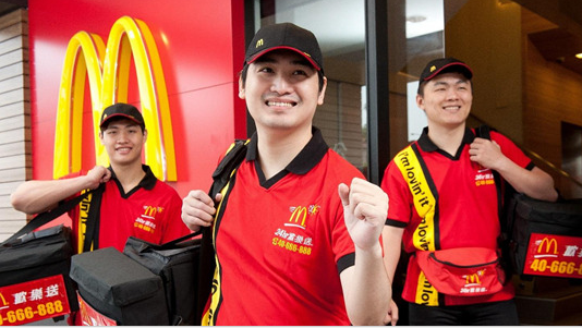 與 UberEats 合作，四分之一的美國麥當(dāng)勞餐廳月底都能送外賣了