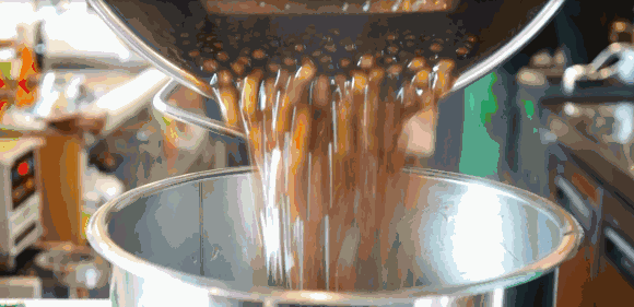 一杯奶茶=8罐紅牛！你們愛喝的COCO、貢茶等暢銷奶茶，還敢喝嗎？