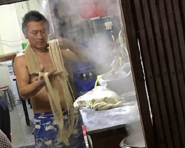 驚動美食大V和《男人裝》的“京城第一拉面”，竟只要10塊錢一碗？|餐飲界