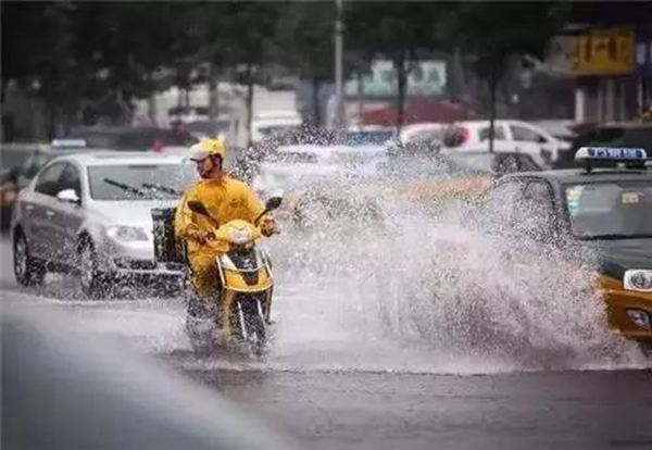 下雨天做外賣只能關(guān)店？機(jī)智的店長(zhǎng)用滴滴打車送餐...|餐飲界