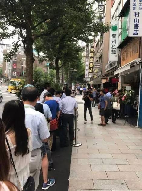 100塊一碗的蘭州拉面竟在日本排長隊，中國餐飲人該如何走出去？ | 深思