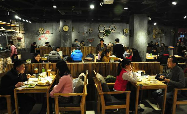 每天只賣一道菜月入120萬日元，她成功的秘訣是什么？|餐飲界