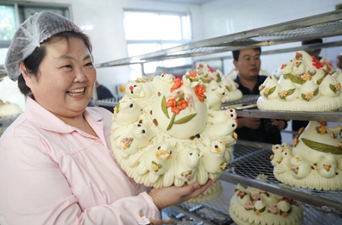 大媽賣饅頭3年 年銷1000萬(wàn)元，網(wǎng)友：我該賣燒餅還是賣饅頭？