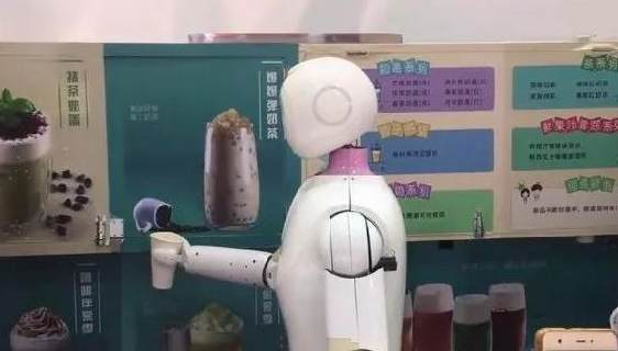 機器人“入侵”奶茶店，搞噱頭還是真有料？ 來源：咖門    作者：李沐      2017-10-27 08:37      973