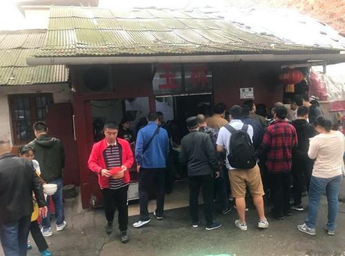 這家開了35年的老長沙米粉店，6塊錢一碗，6點(diǎn)就開始排隊(duì)了|餐飲界