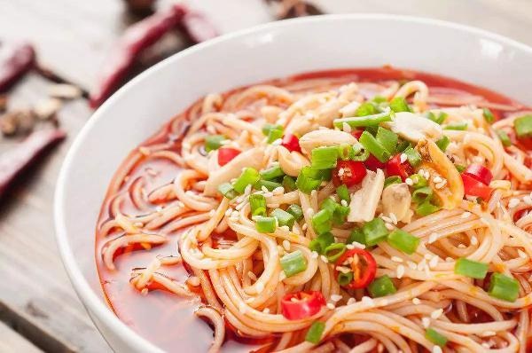 年開(kāi)近萬(wàn)家！酸菜魚(yú)會(huì)成為下一個(gè)小龍蝦還是潮汕牛肉火鍋？