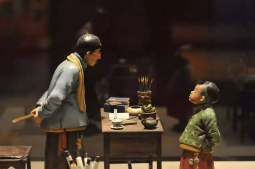 狗不理、大麻花，那是給外地人吃的，煎餅果子才是天津衛(wèi)的真愛！