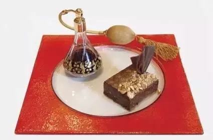 美國紐約曼哈頓出現(xiàn)最貴甜品，真心吃不起！|餐飲界