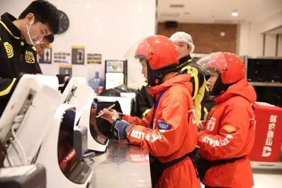 堂食向左、外賣向右，餐飲人正在被撕裂......你在哪邊？