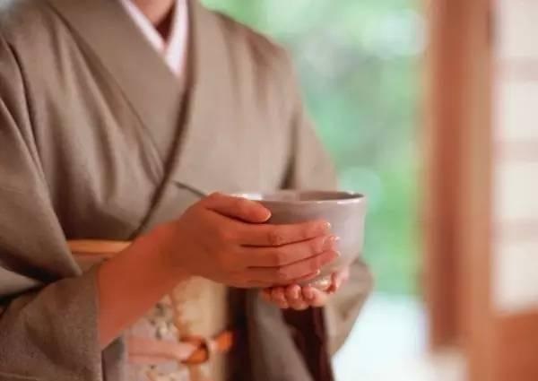 這家餐企用了4個“找死”的經營方法，卻成為行業(yè)老大|餐飲界
