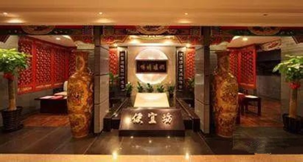 同樣都是做鴨，成名600年的烤鴨鼻祖，竟這樣被全聚德?lián)屃孙L(fēng)頭？