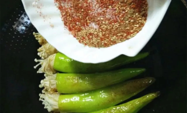 你只知道用金針菇來涮火鍋，學(xué)著這樣做健康又美味
