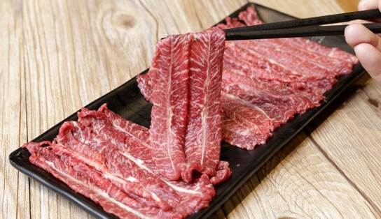 這個(gè)城市400多家潮汕牛肉火鍋，今冬只剩下101家，原來被串串香給頂了|餐飲界