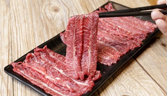 這個(gè)城市400多家潮汕牛肉火鍋，今冬只剩下101家，原來被串串香給頂了