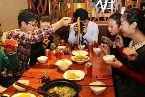 客流劇增、人員混亂，春節(jié)要怎么值班才能讓顧客滿意，讓自己多賺？