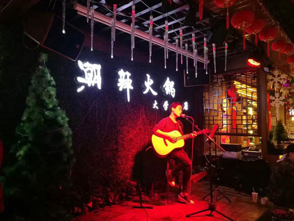 畢業(yè)就創(chuàng)業(yè)，大學(xué)生選擇哪個火鍋品牌才能穩(wěn)賺第一桶金