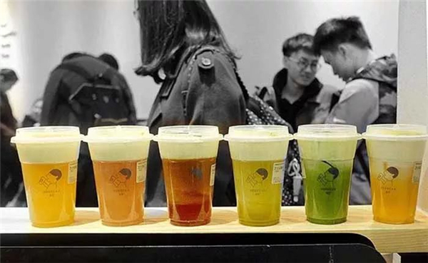 進商場、做營銷、拉投資......“喜茶們”真的很忙！|餐飲界