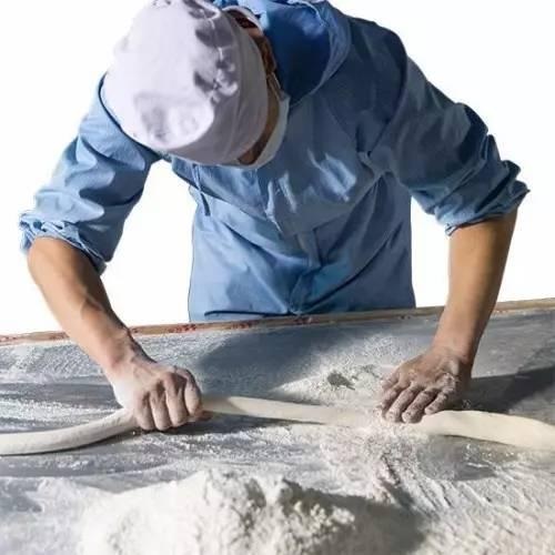 發(fā)獎金，給廚師配保姆留住員工？但論留人還是海底撈牛