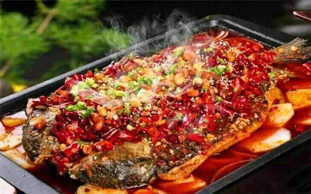 縱有萬般風情，不及同桌的蛙烤魚銷魂