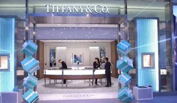 從時(shí)尚到過時(shí)，Tiffany藍(lán)是這樣一步步被餐飲人用廢的！